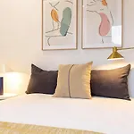 Gloria Living Ii - At Your Doorstep Apartment *